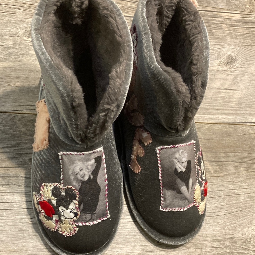 “Clochard de Luxe” shoes with Graphic Patches - Picture 11 of 12